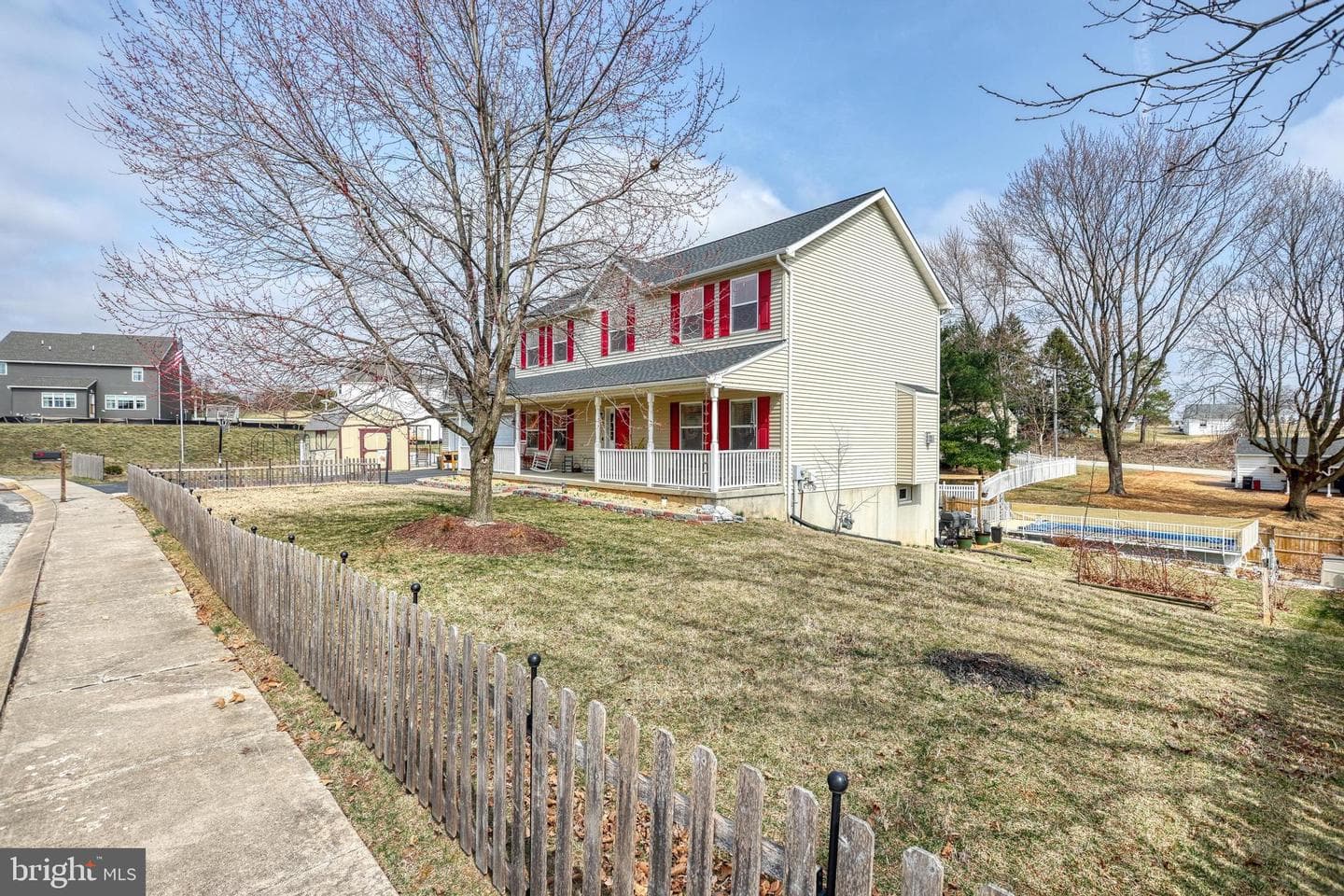 84 Schoolhouse Lane photo 3