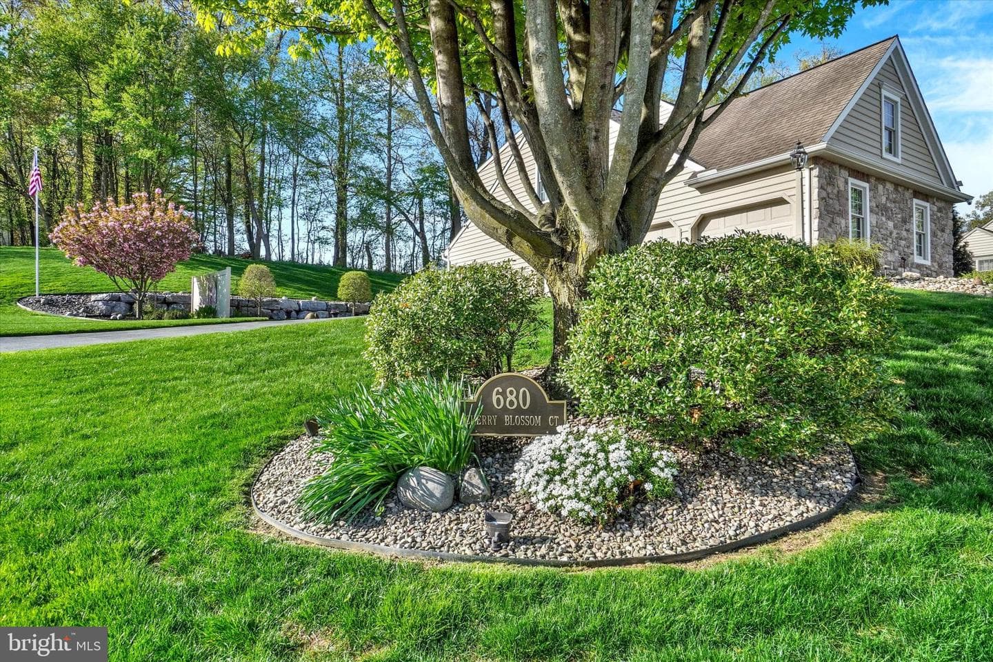 680 Cherry Blossom Court photo 2