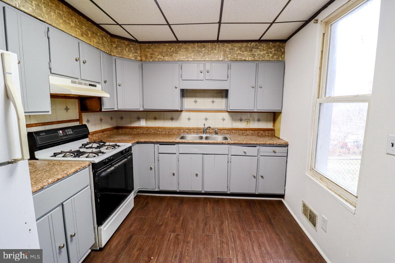 569 Smith Street photo 11