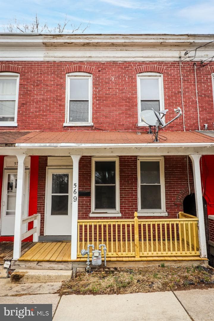 569 Smith Street photo 2