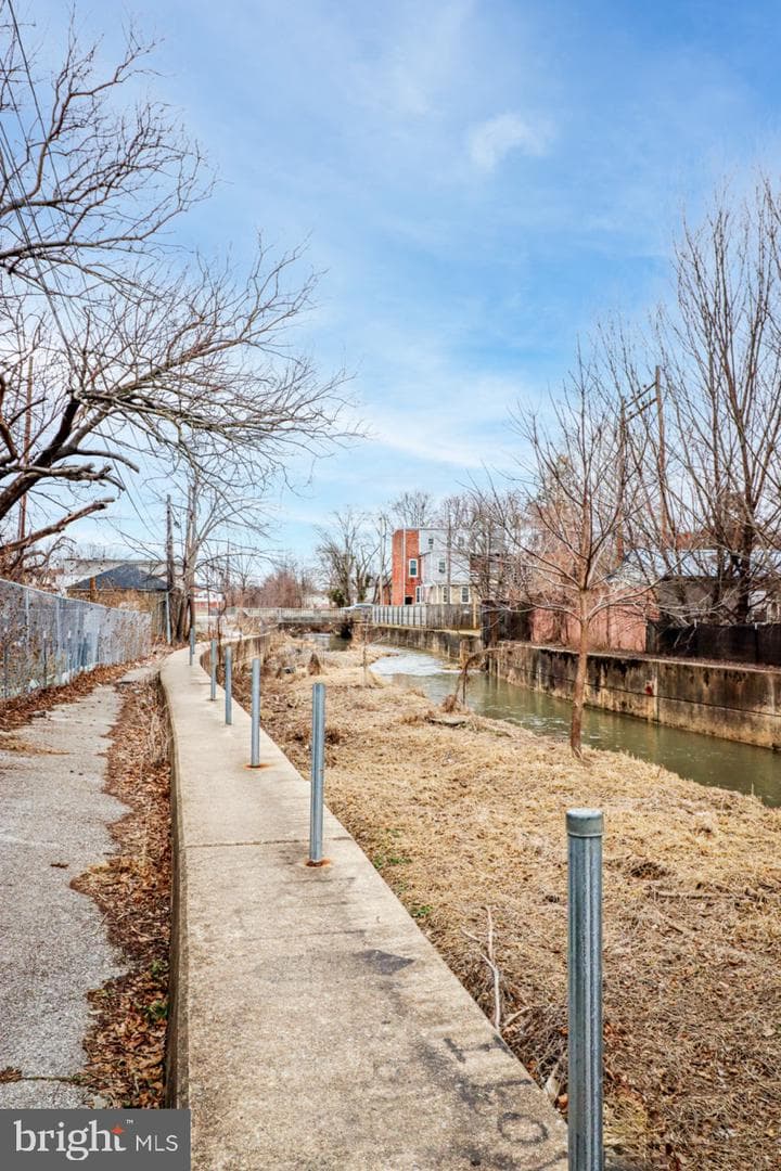 569 Smith Street photo 20