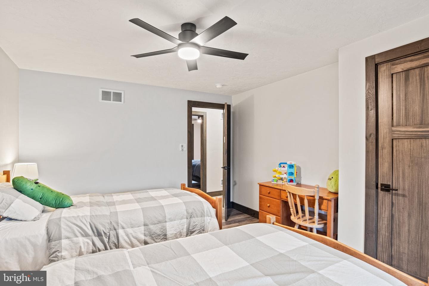160 Chestnut Grove Road photo 22