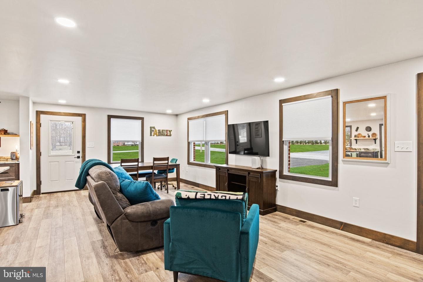 160 Chestnut Grove Road photo 5