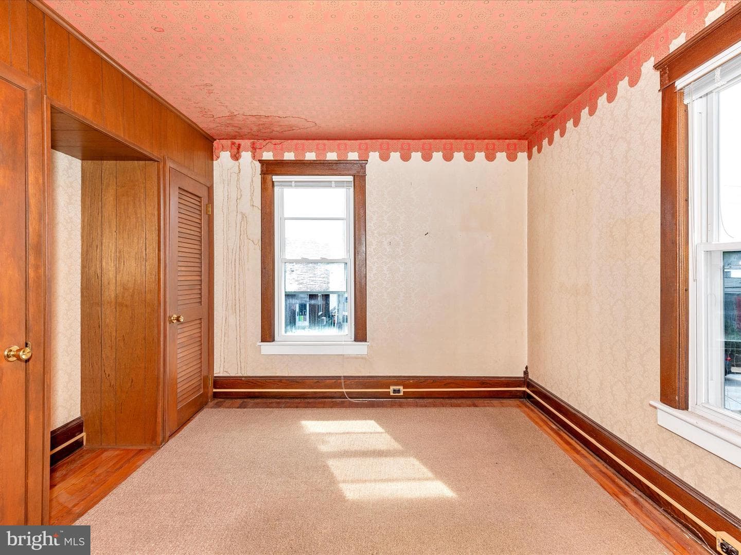 25 E Franklin Street photo 34
