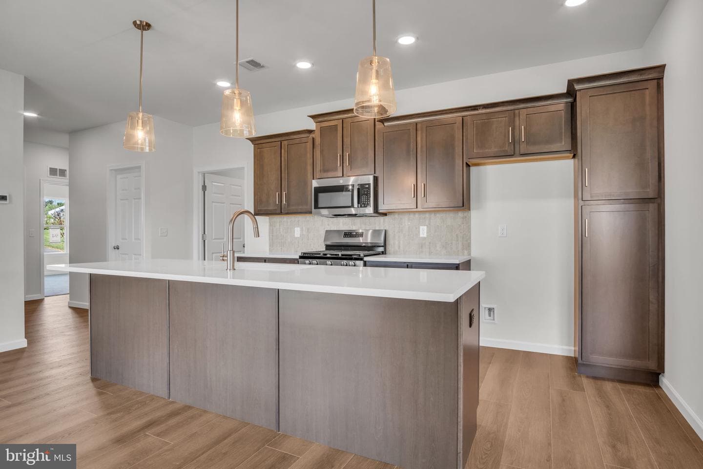 907 Shadowbrooke Drive photo 4