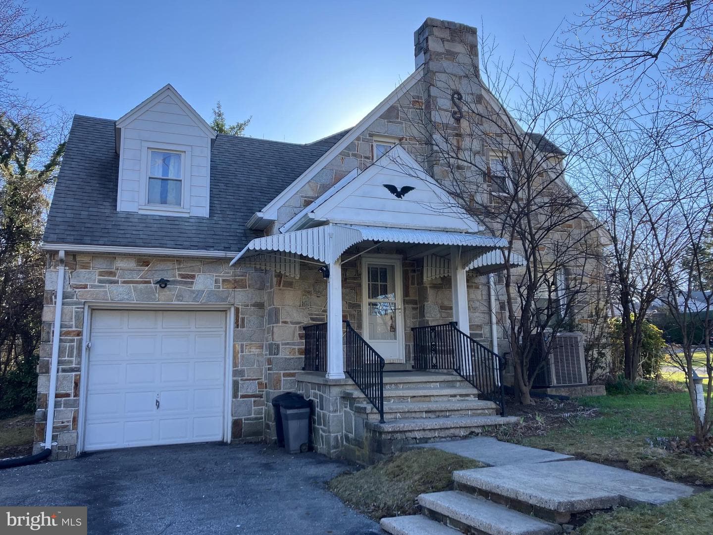 1001 Southern Road photo 2