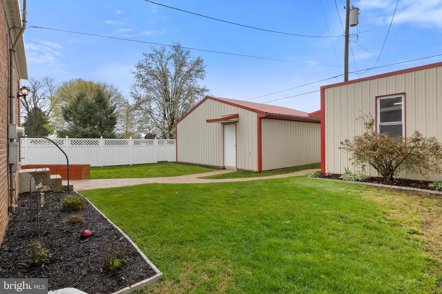 2034 Stanton Street photo 28