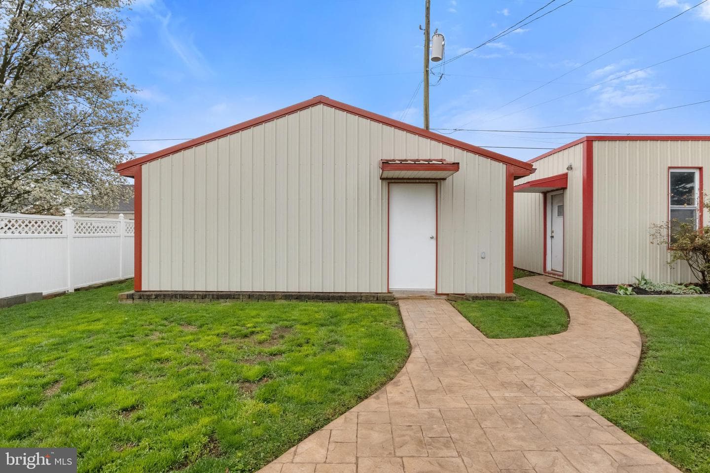 2034 Stanton Street photo 30