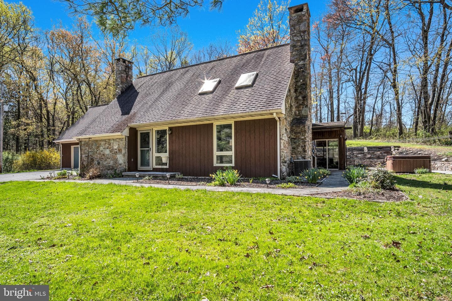 271 Summit Drive photo 3