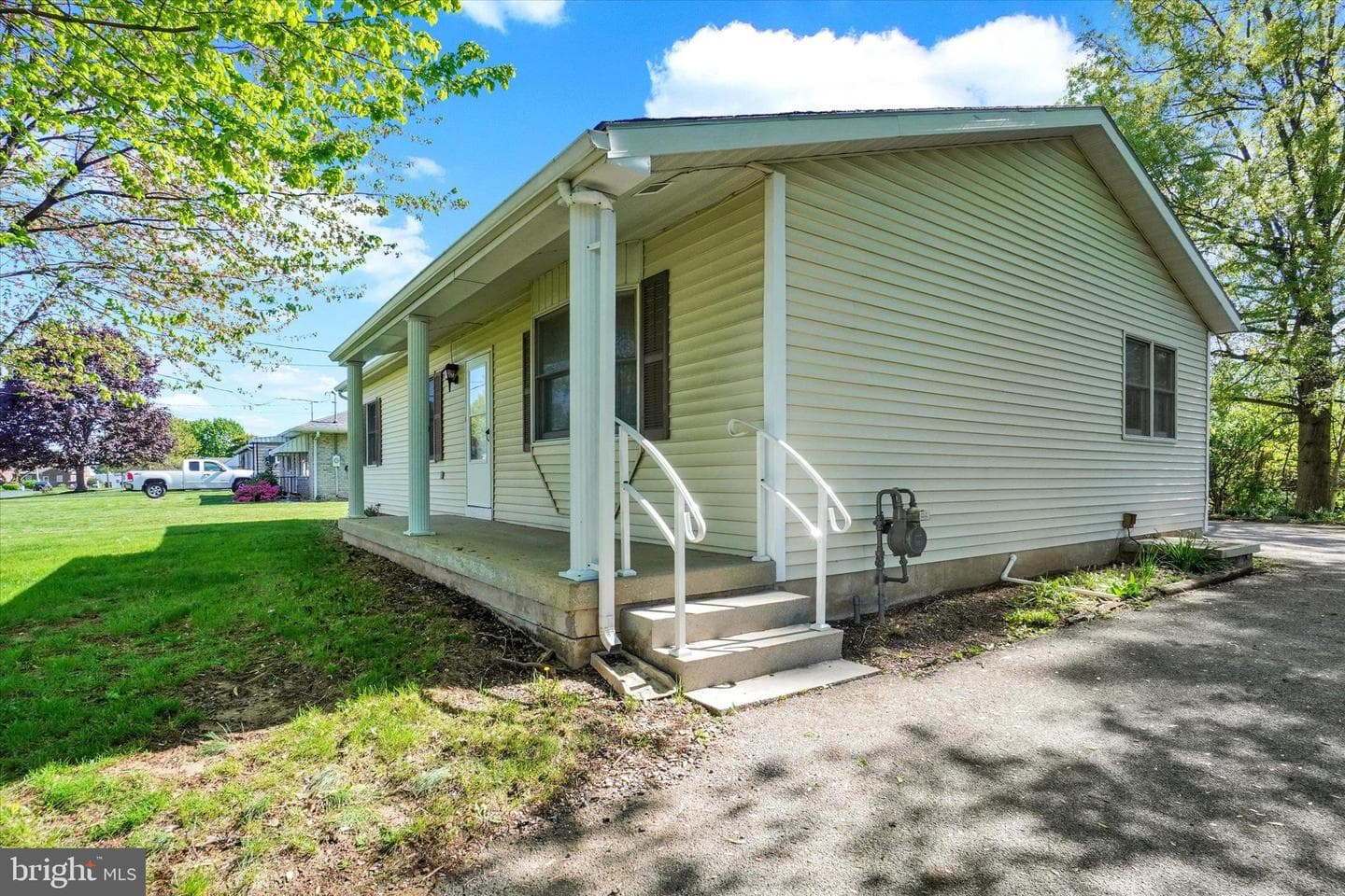 237 Cloverlane Drive photo 4