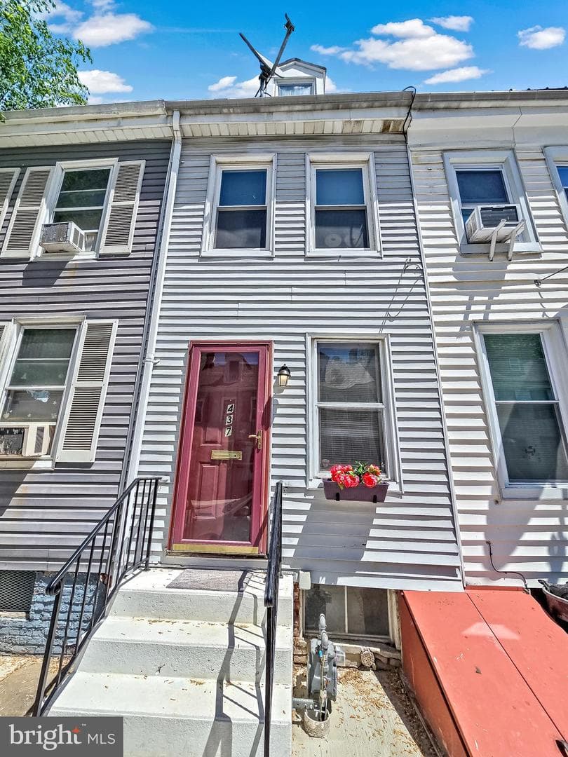 437 S Duke Street photo 2