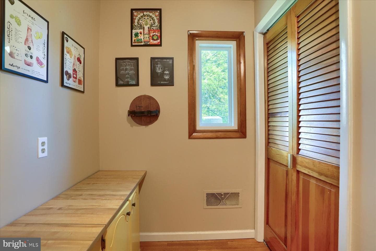 202 Hillcrest Drive photo 16
