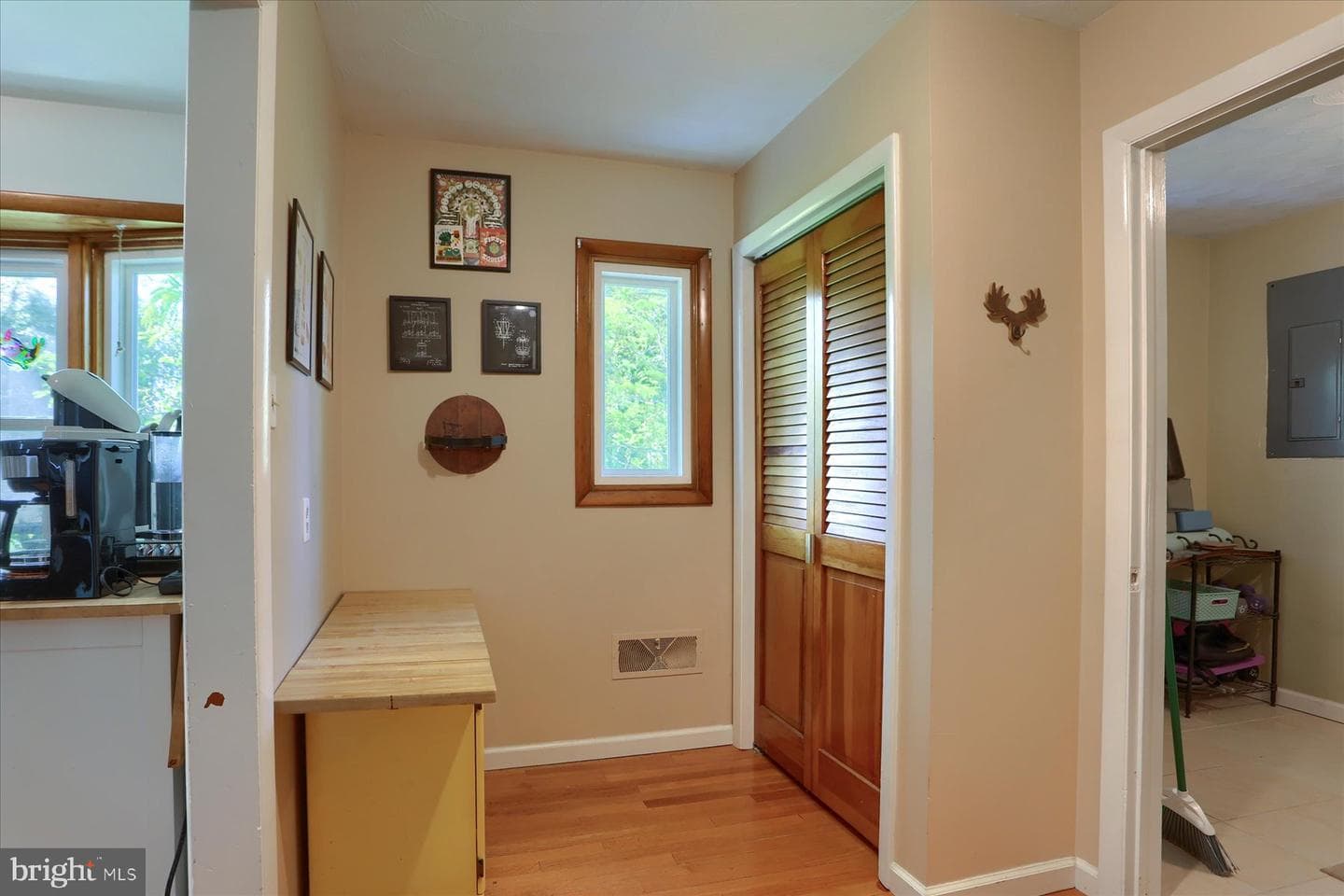 202 Hillcrest Drive photo 17