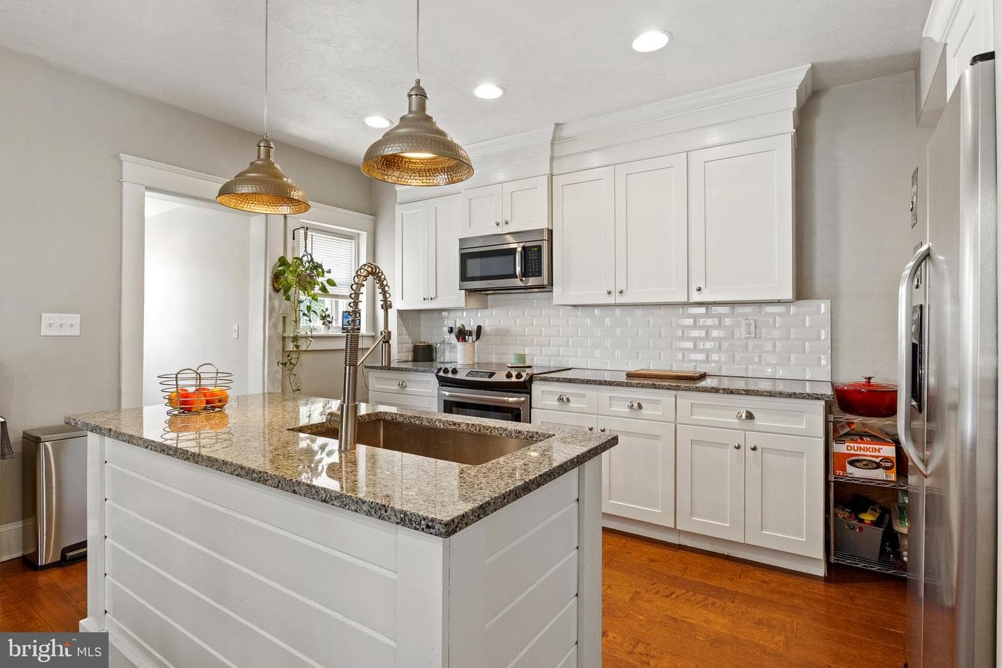 551 E Walnut Street photo 11