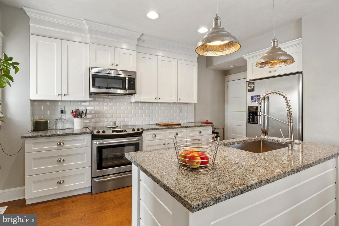 551 E Walnut Street photo 12