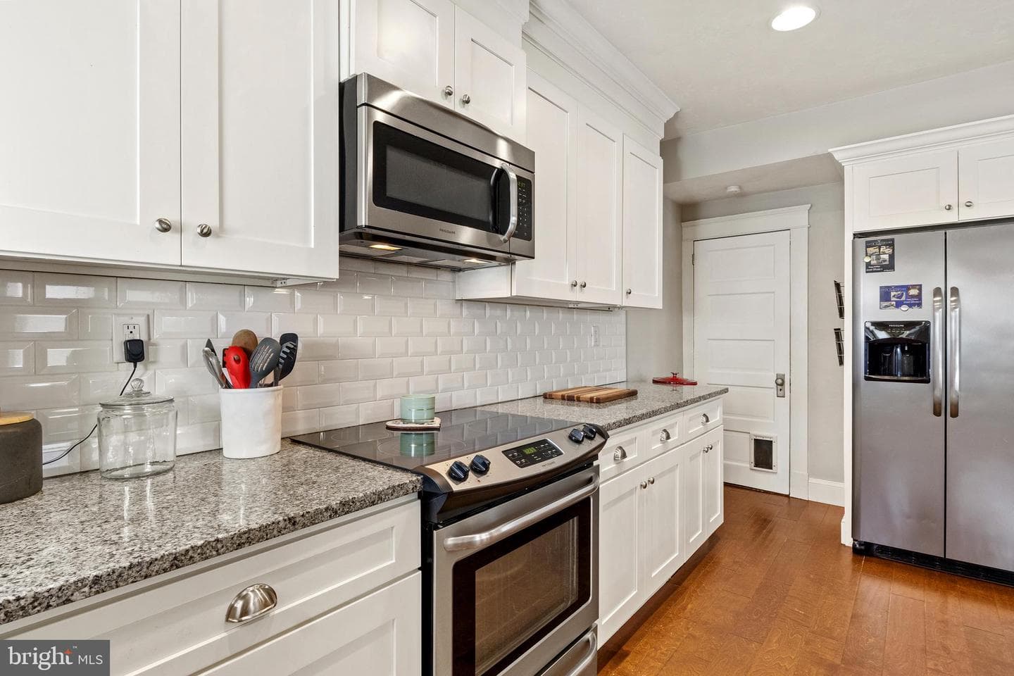 551 E Walnut Street photo 13