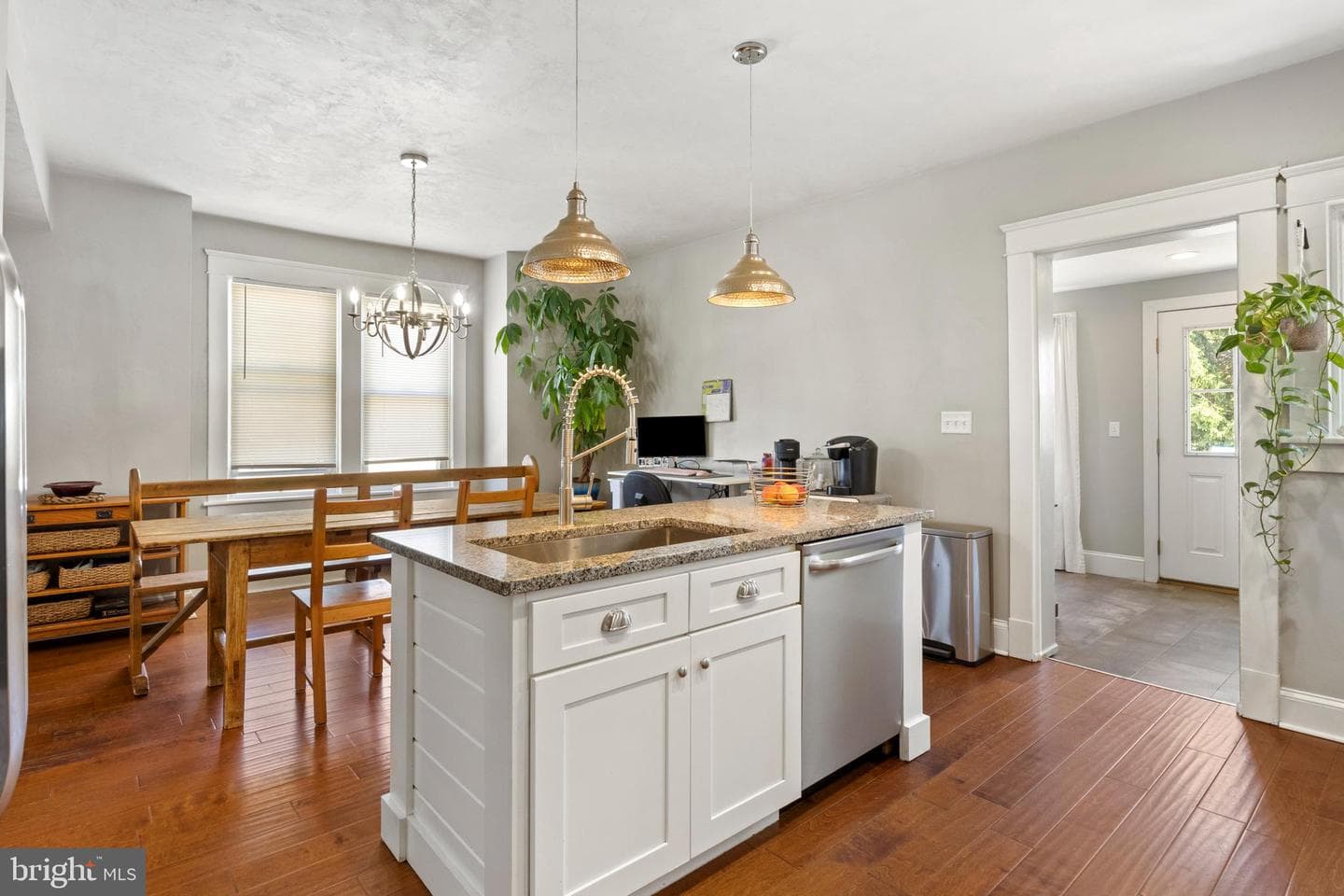 551 E Walnut Street photo 14