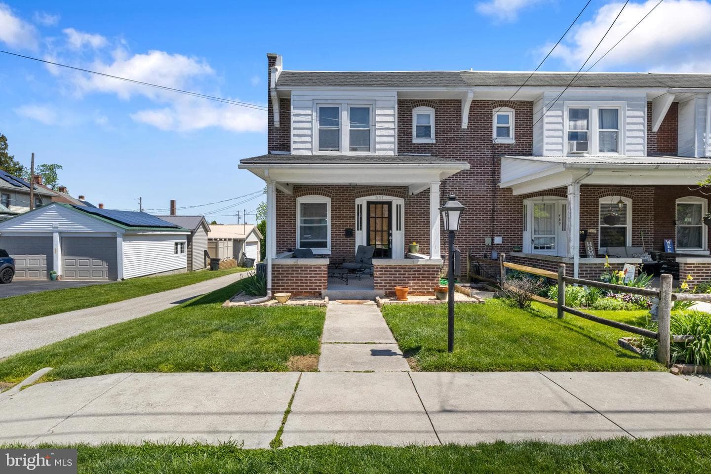 551 E Walnut Street photo 2