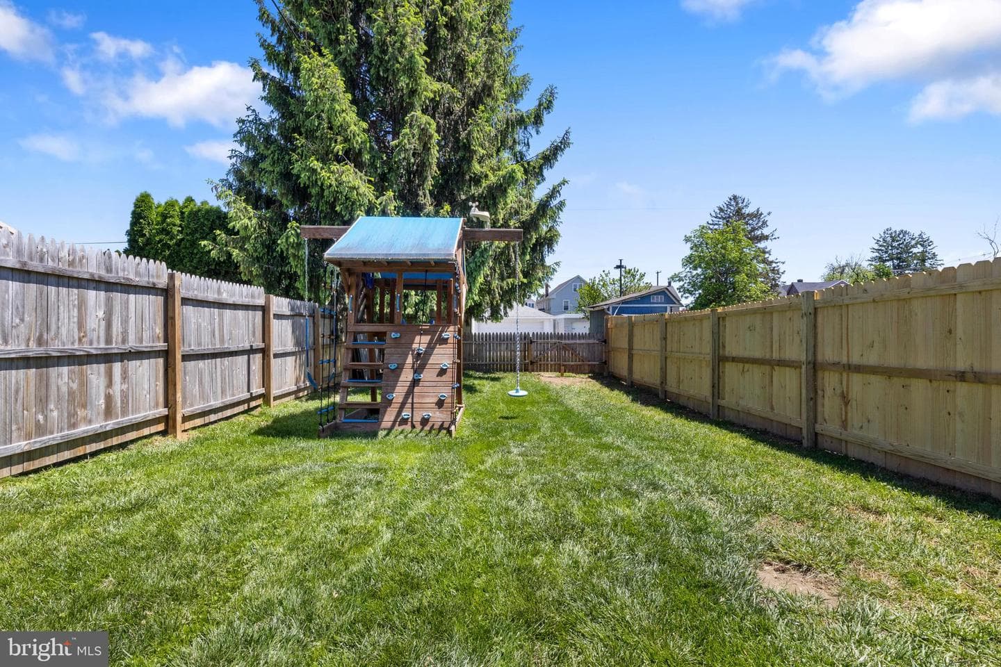 551 E Walnut Street photo 29