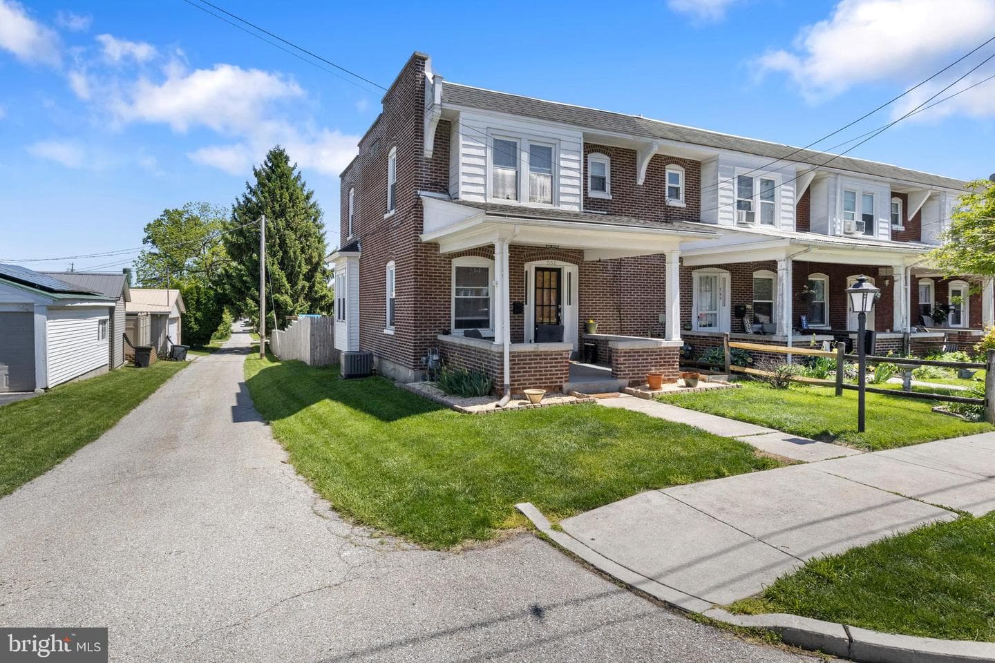 551 E Walnut Street photo 3
