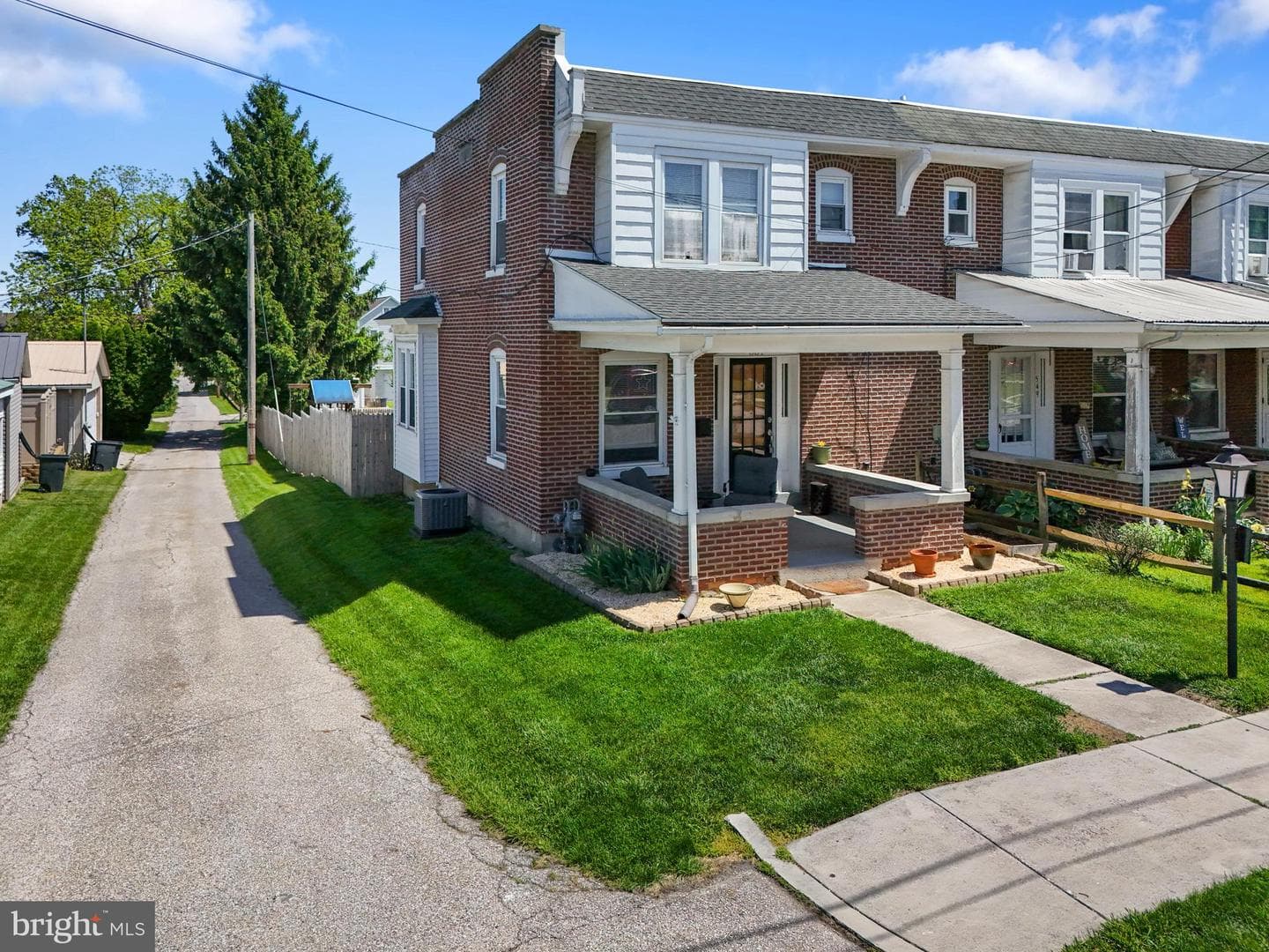 551 E Walnut Street photo 34
