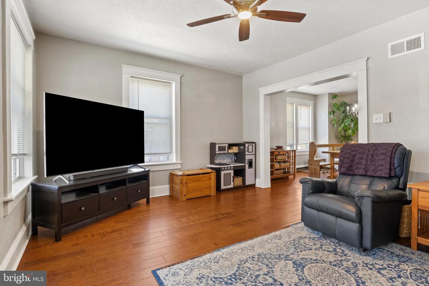 551 E Walnut Street photo 6