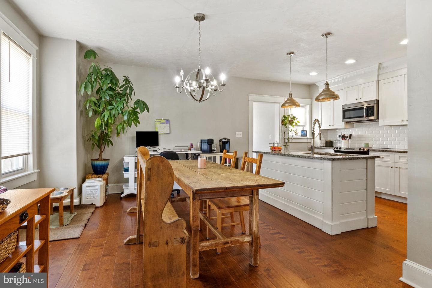 551 E Walnut Street photo 9