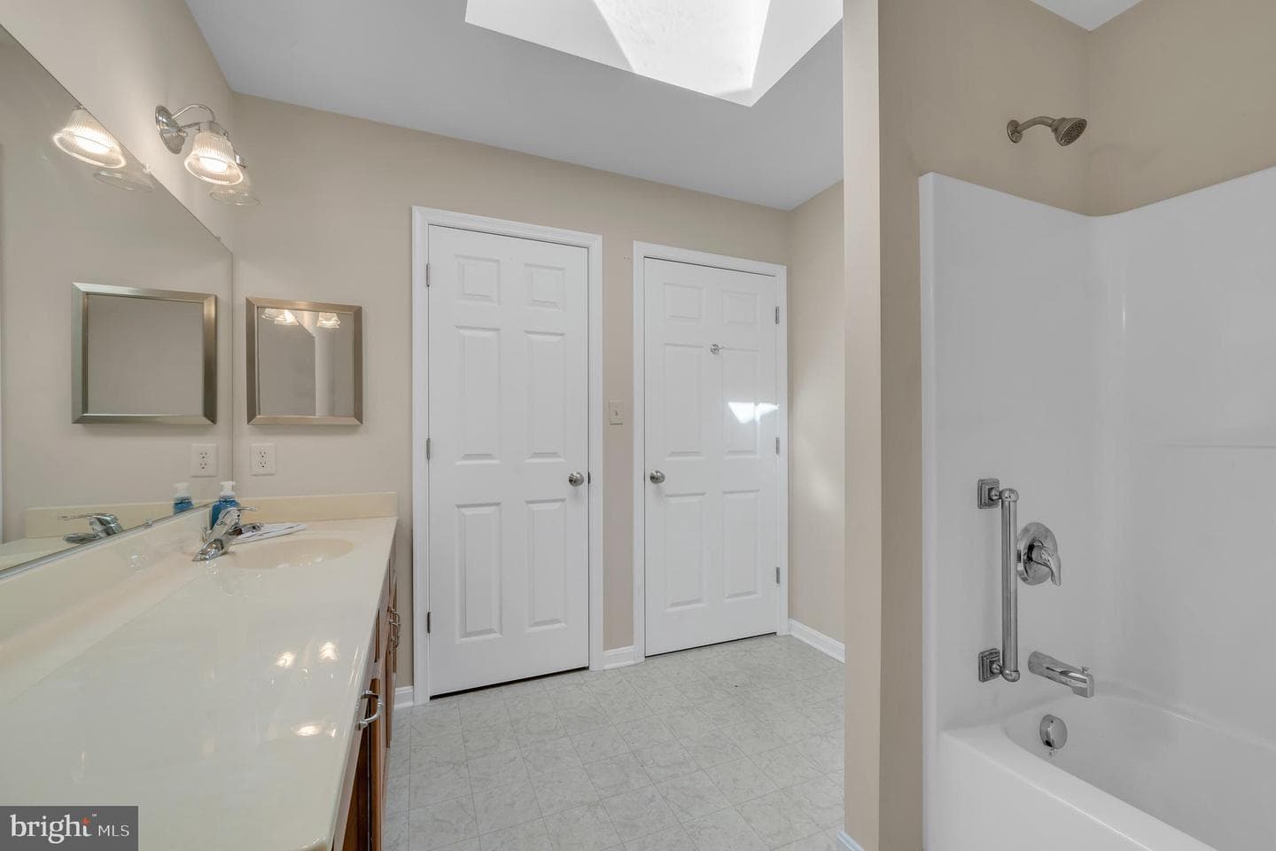 735 Washington Avenue photo 20