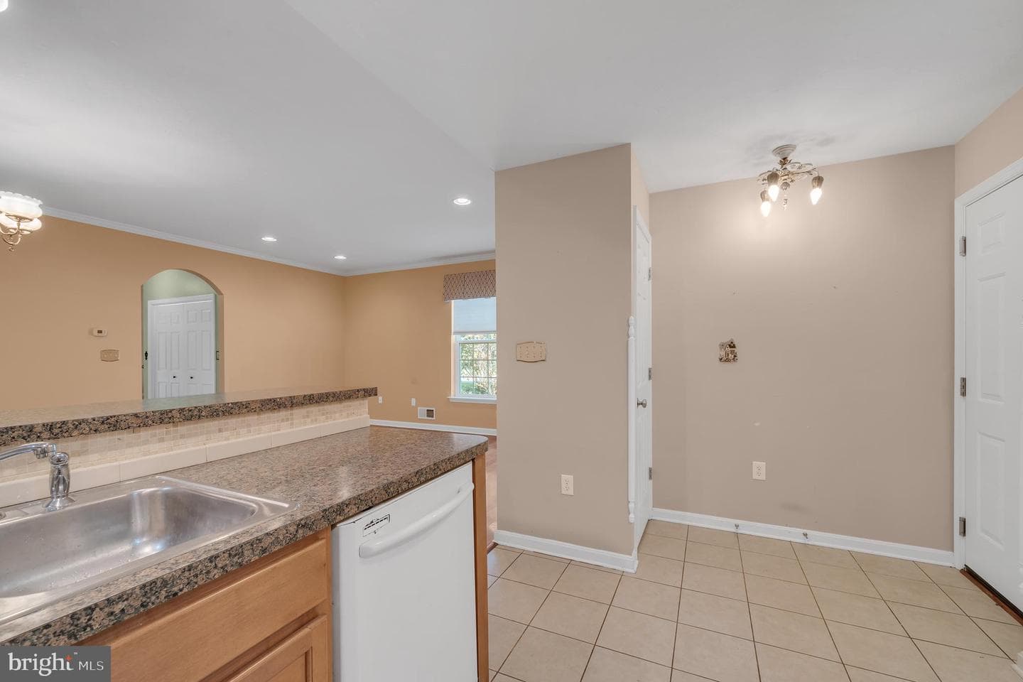 735 Washington Avenue photo 7