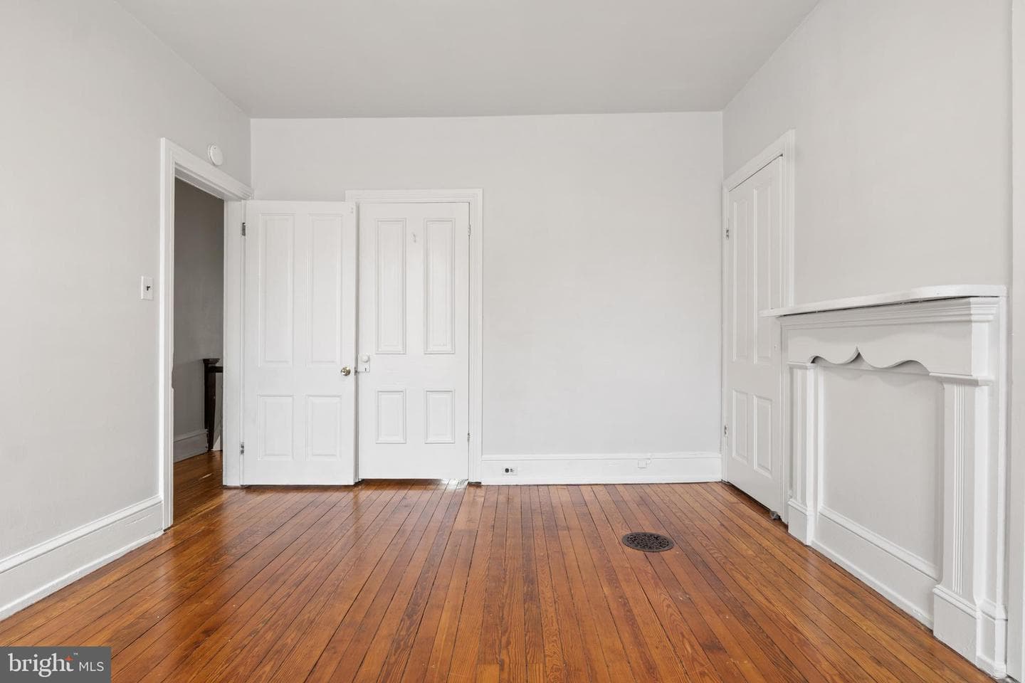 240 W Philadelphia Street photo 26