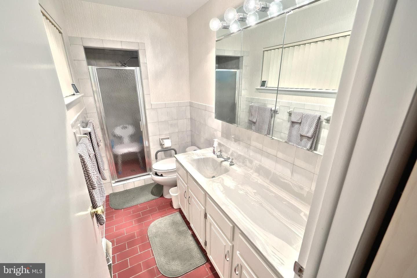 100 West Avenue photo 35