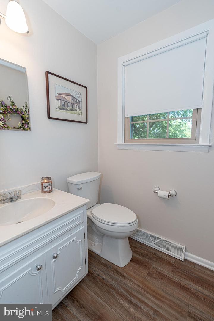 3515 Harrowgate Road photo 22