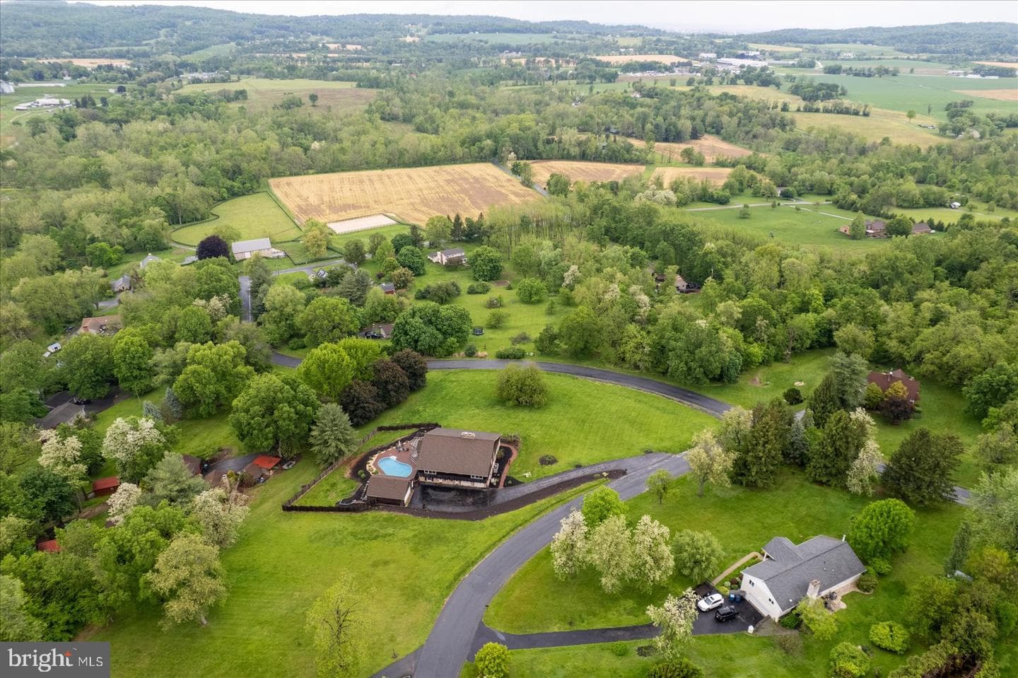 540 Laurel Terrace photo 3