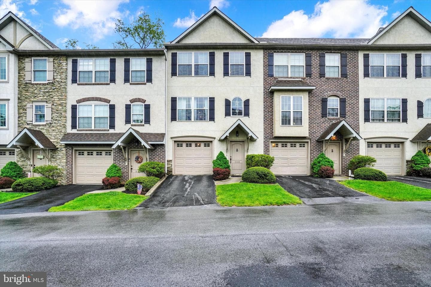 540 Bridle Path photo 1