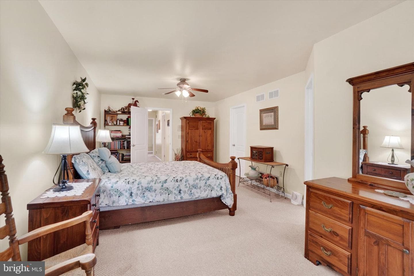 540 Bridle Path photo 17