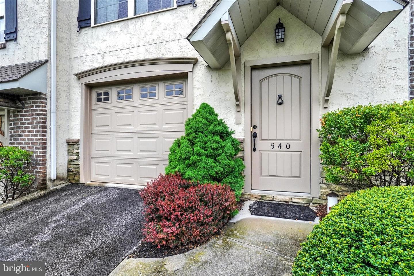 540 Bridle Path photo 2