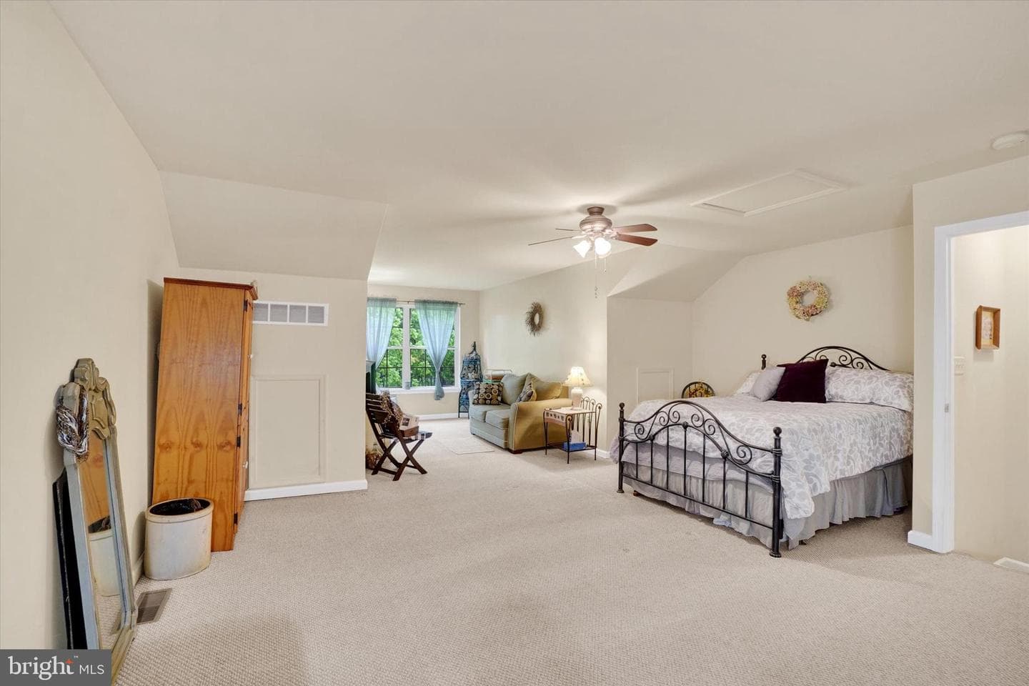 540 Bridle Path photo 23