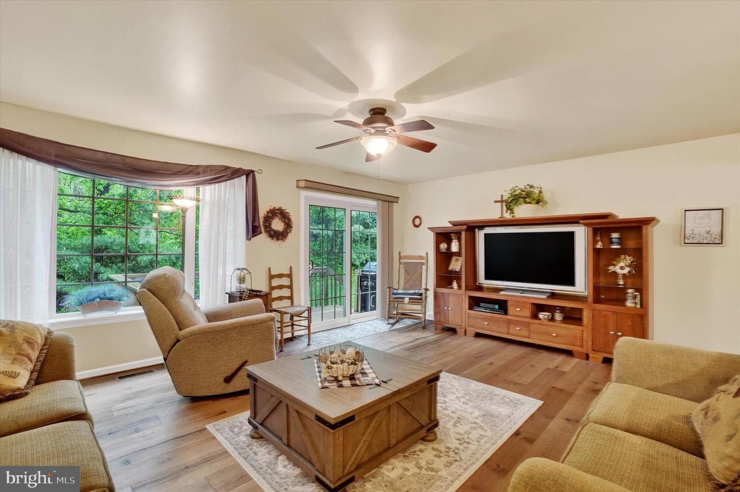 540 Bridle Path photo 8