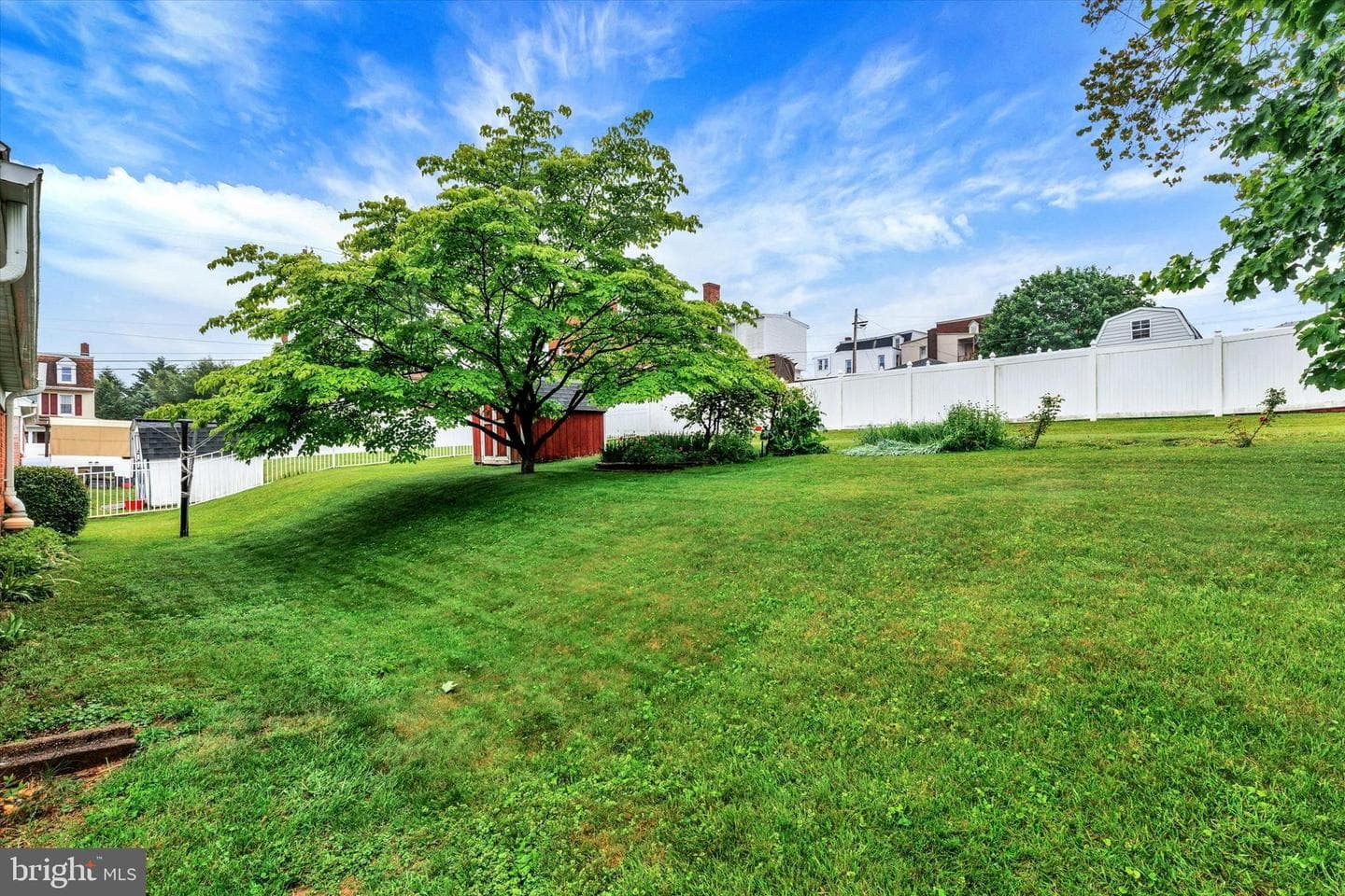 374 E Maple Street photo 17