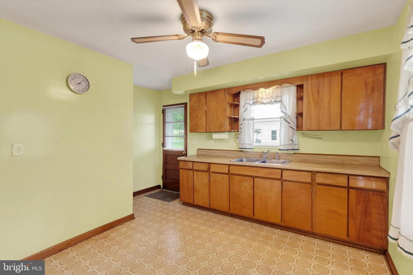 374 E Maple Street photo 2
