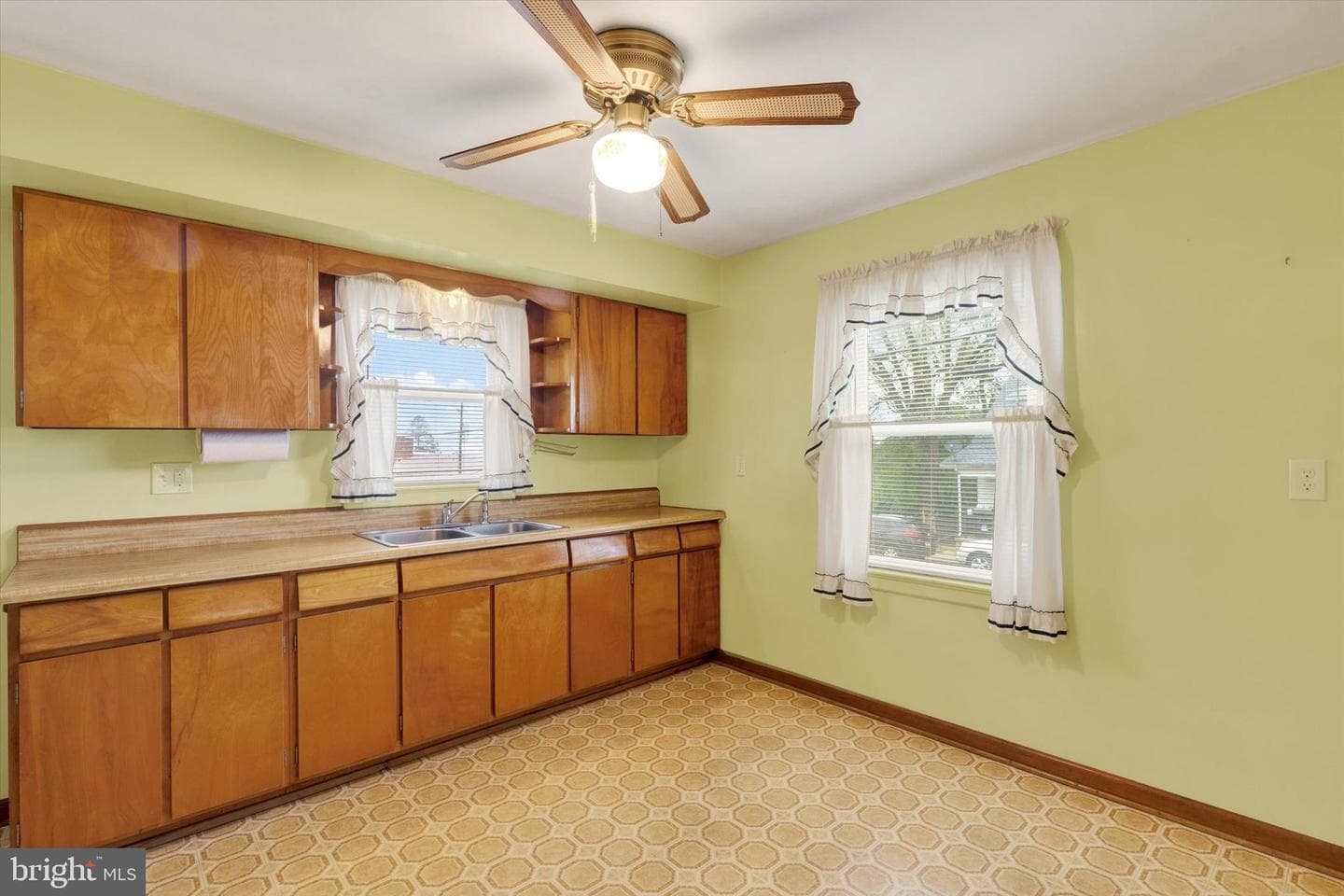 374 E Maple Street photo 3