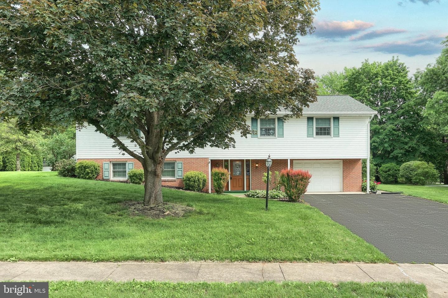 1840 Lilac Road photo 2