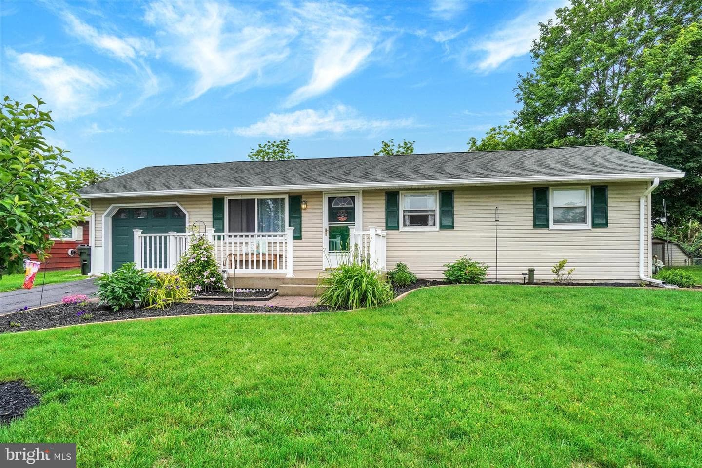 3020 Lark Drive photo 2