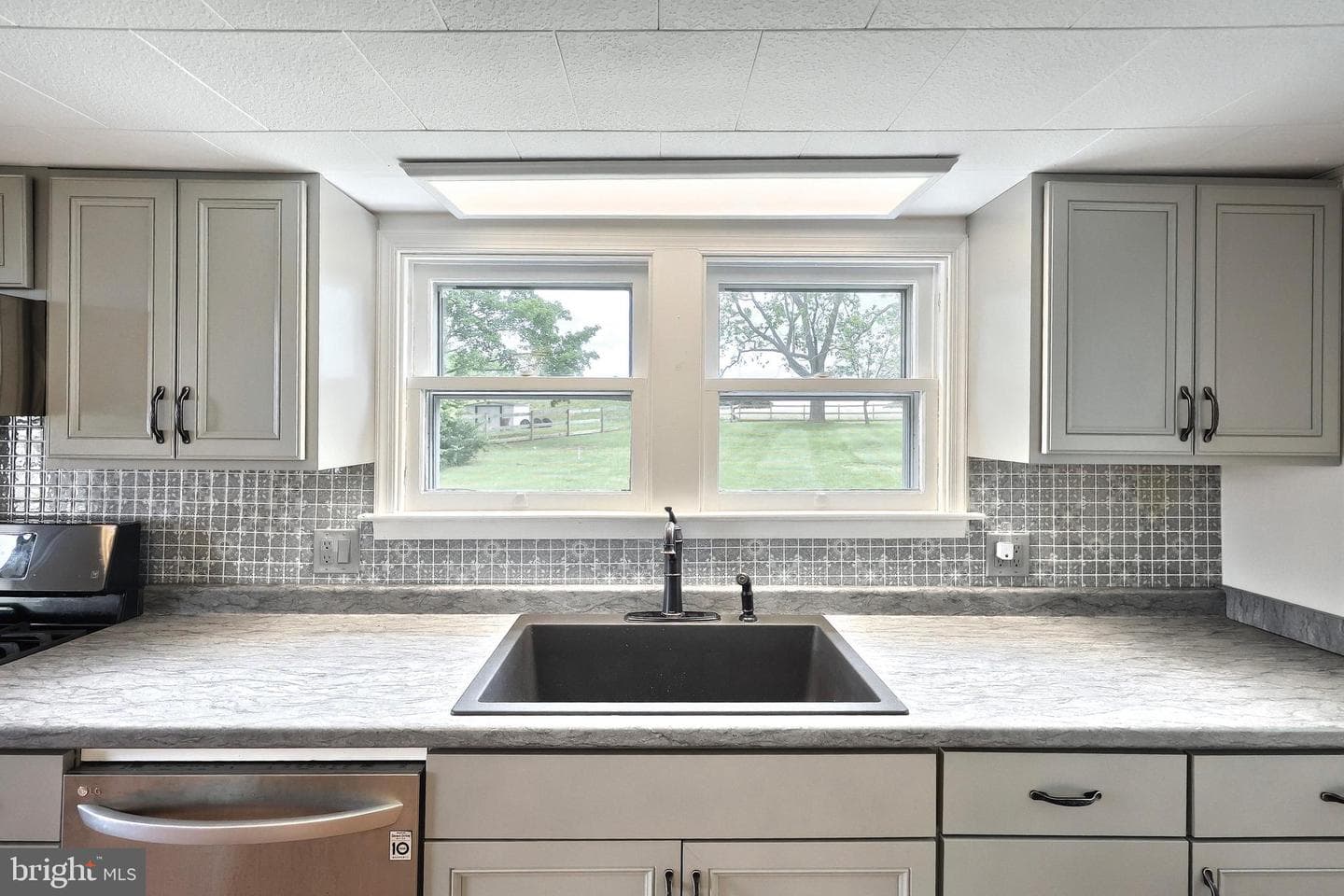2040 Grandview Road photo 21