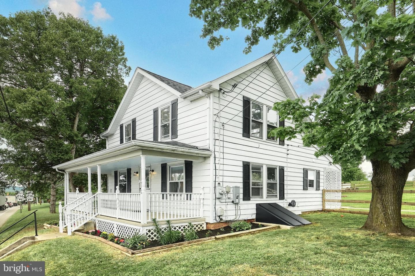 2040 Grandview Road photo 3