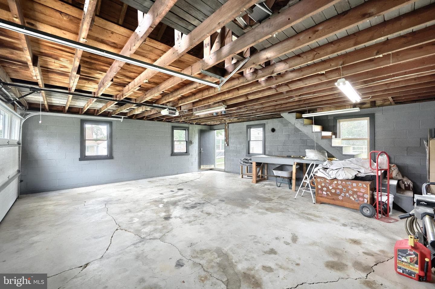 2040 Grandview Road photo 38
