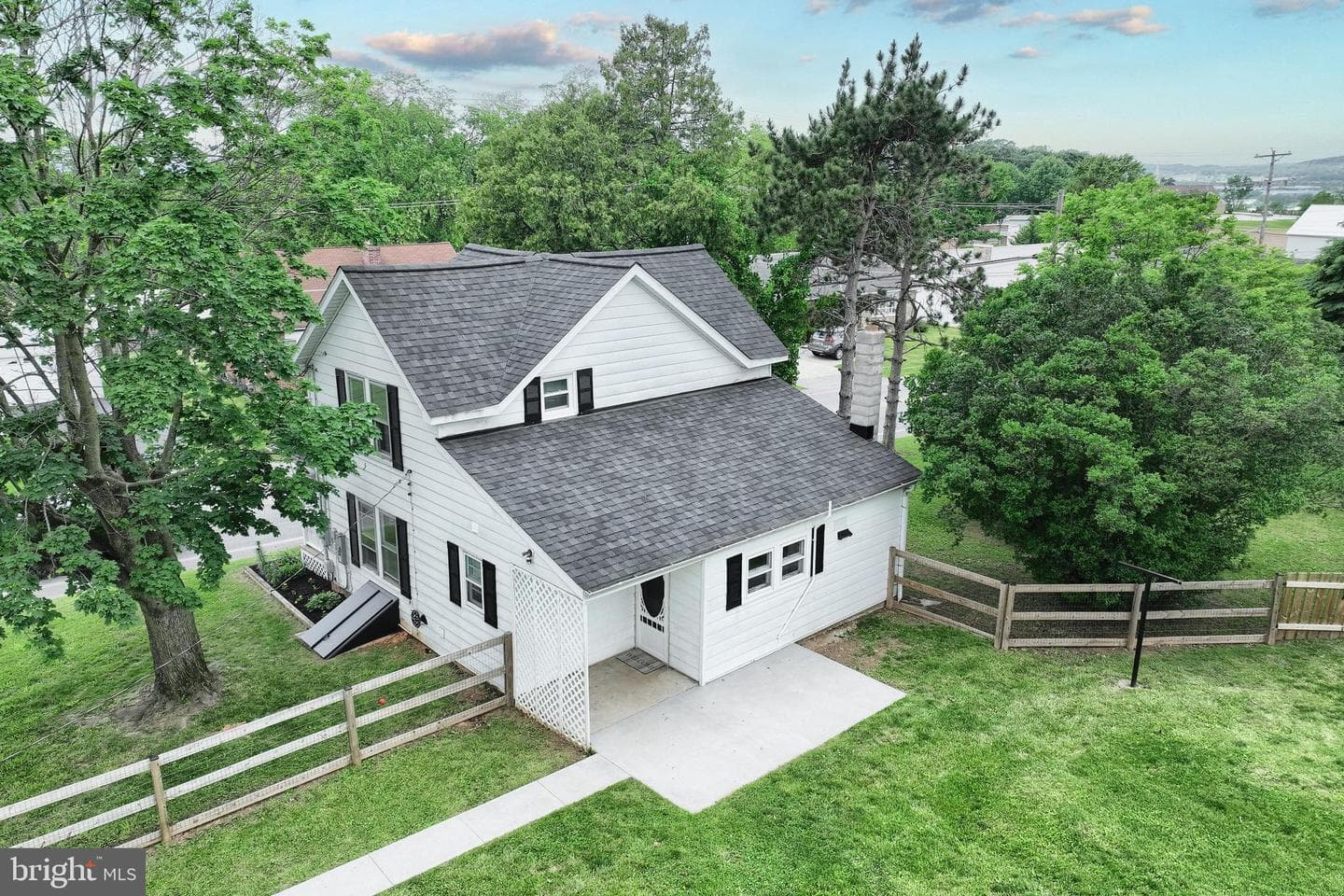 2040 Grandview Road photo 7