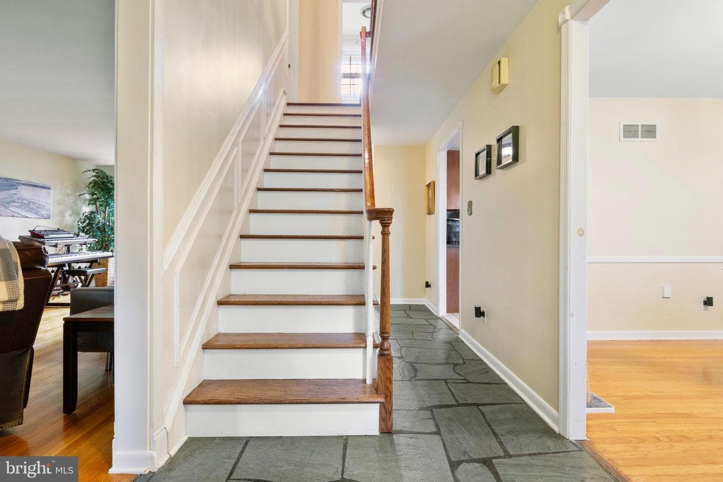 2648 Cambridge Road photo 5