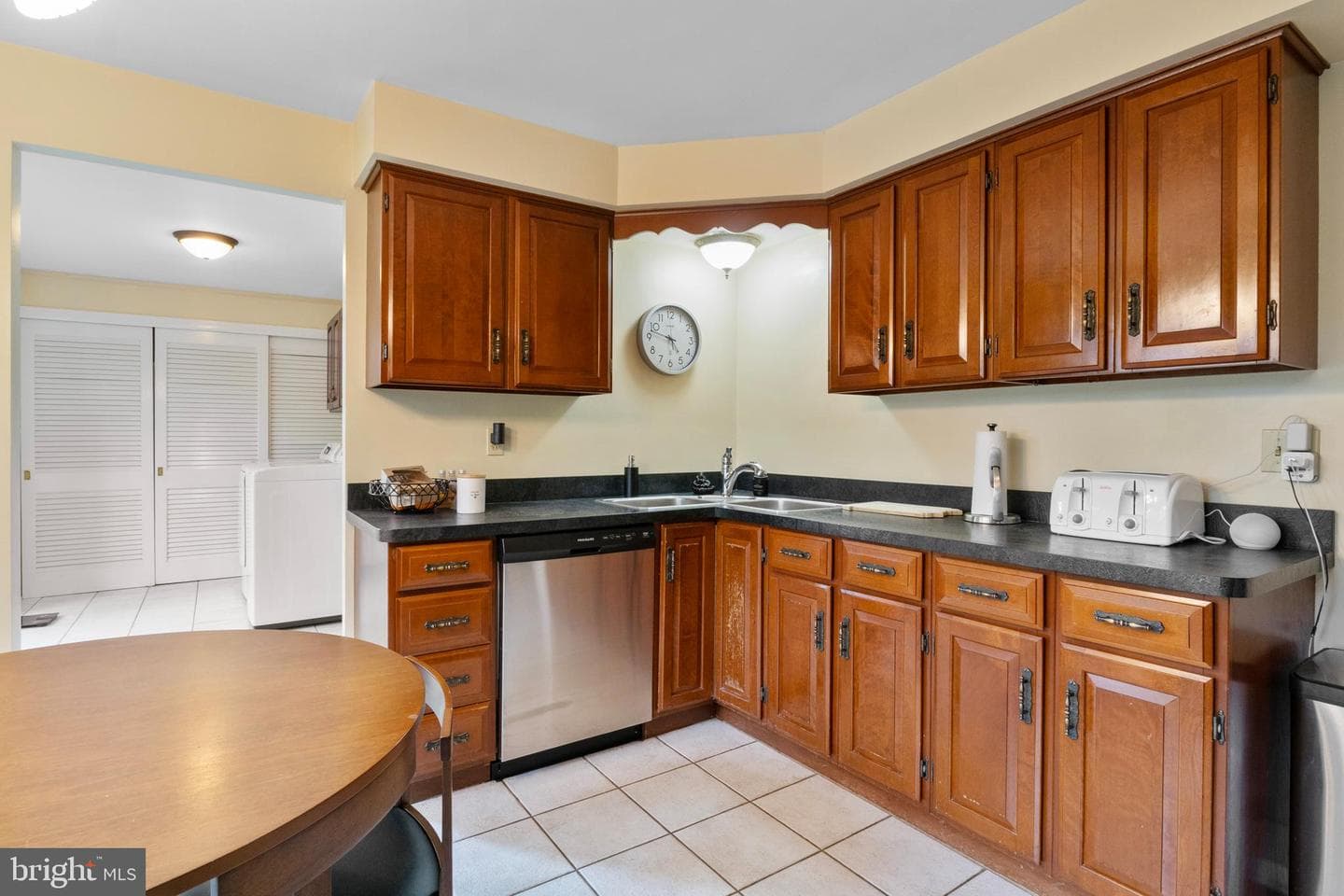 2648 Cambridge Road photo 8