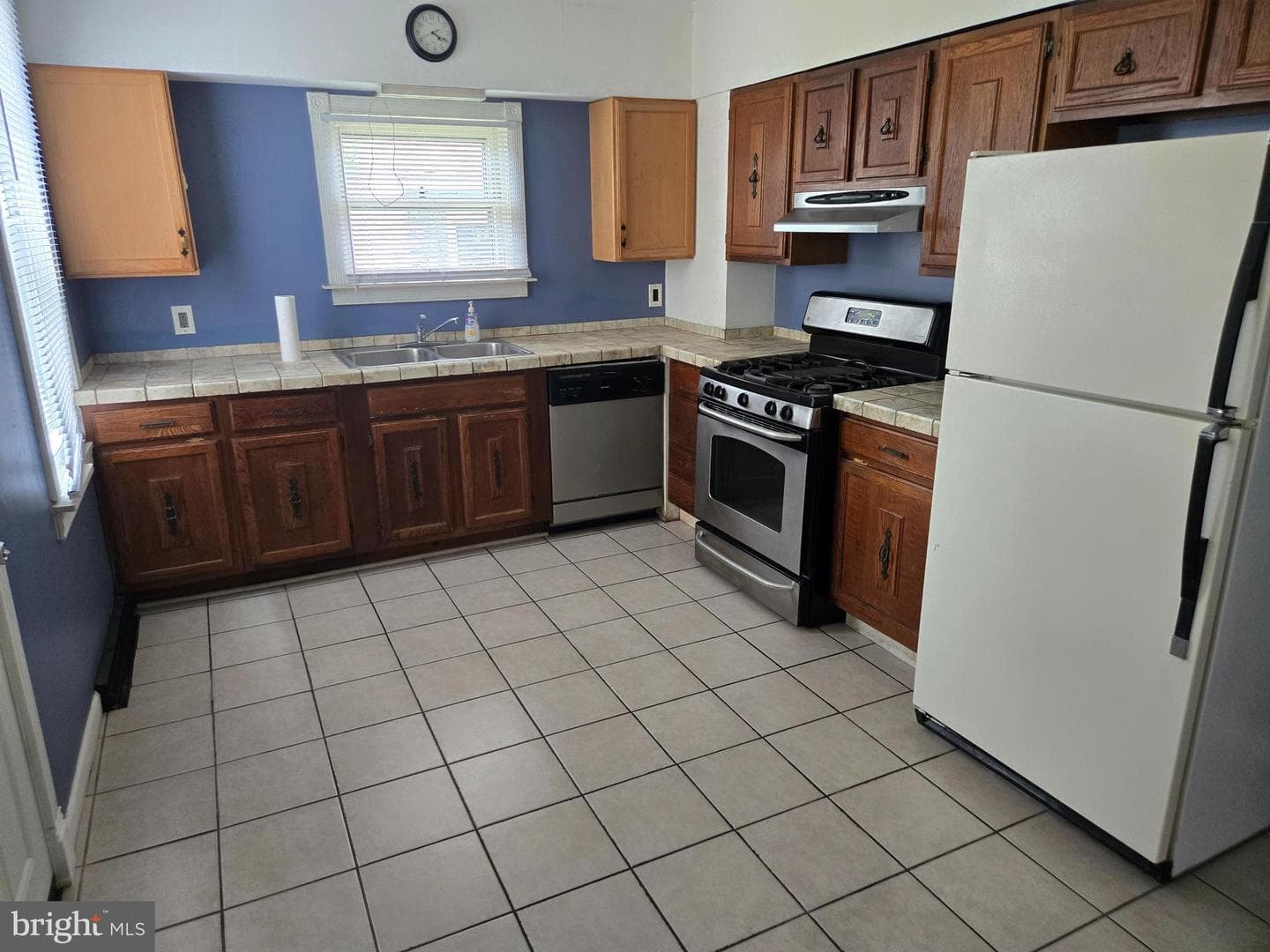 1151 E King Street photo 3